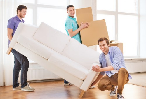 Moving van for residential and commercial transport in Edgware